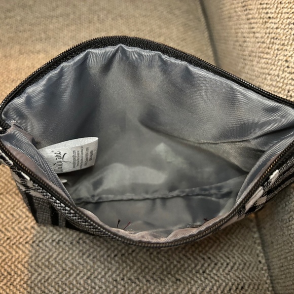 Thirty One Gifts Brand Small Zipper Pouch with "H E" monogram - Picture 4 of 7